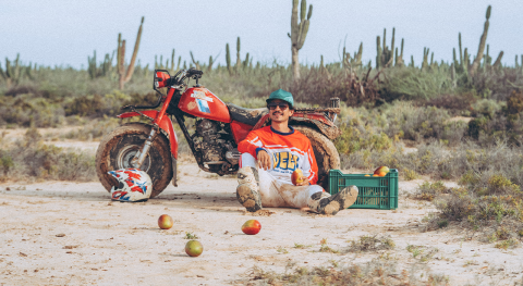 Caloncho presenta “Mangos” antes de su esperado show en Bogotá