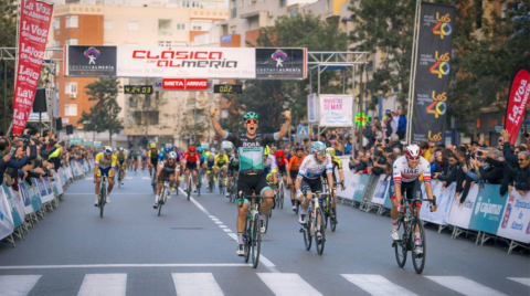 La Clásica de Almería 2024 se ve por Señal Colombia Deportes