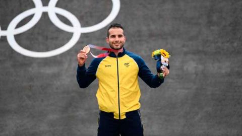 El ciclista Carlos Ramírez en Goga Rueda por el Mundo