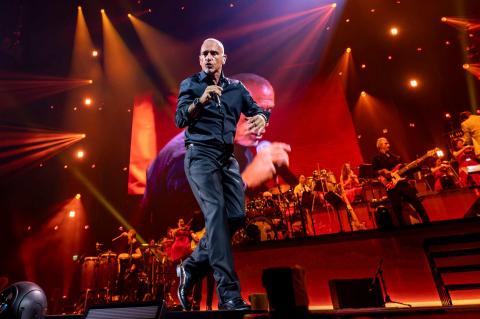 El cantante italiano Eros Ramazzotti en concierto 