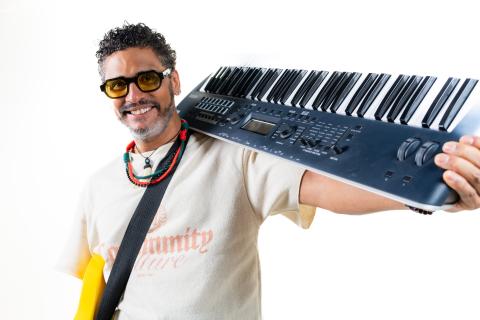 Juancho y La Clave estrena "Vuelve a tu tierra", una salsa sobre migración, amor y raíces