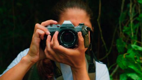 Documental Los juegos de la guerra, la fotógrafa de mariposas