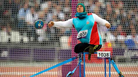 ¿Qué es el lanzamiento de disco paralímpico?