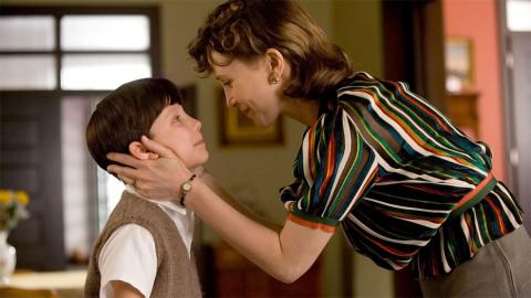 El niño con el pijama de rayas