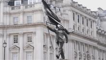 Escultura reciente de Bansky en Londres 