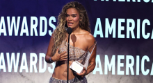 Karol G hizo historia en los American Music Awards 2026