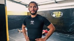 Javier Reyes finalizó su combate y abre camino a los colombianos en la UFC