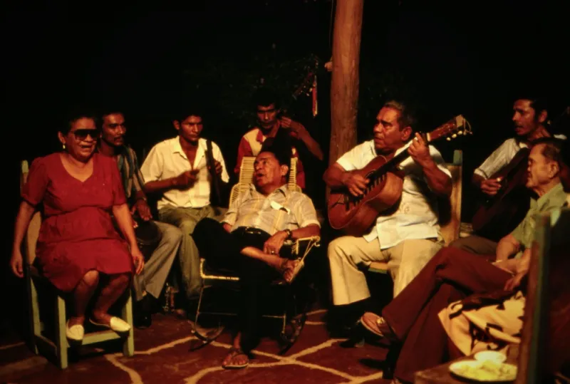 Interpretación musical de Pablo Flórez con músicos del Caribe
