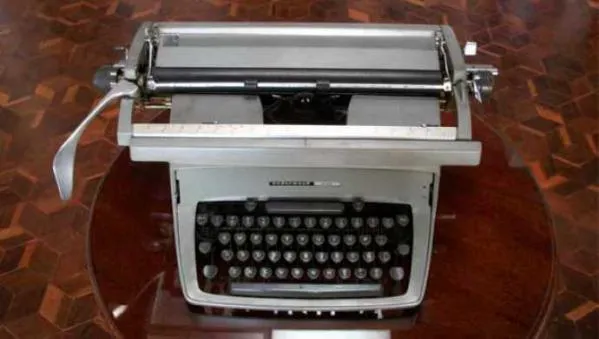 Máquina de escribir del profesor Pulido Téllez