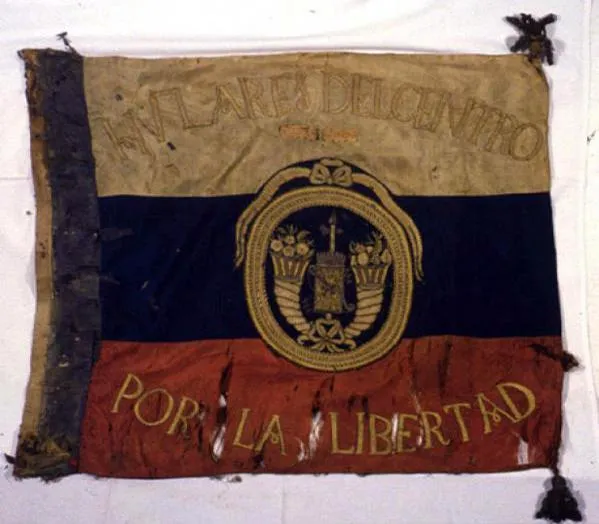 Bandera de la Gran Colombia, del batallón Húsares del centro, de la Guerra de Independencia. Ca. 1824. Cosido y bordado (Hilos/Seda). Museo Nacional de Colombia