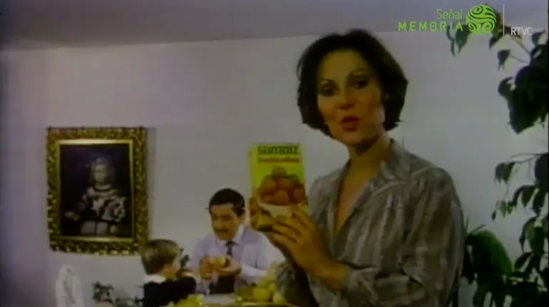 Mujer en comercial Buñuelos Sumaíz años 80