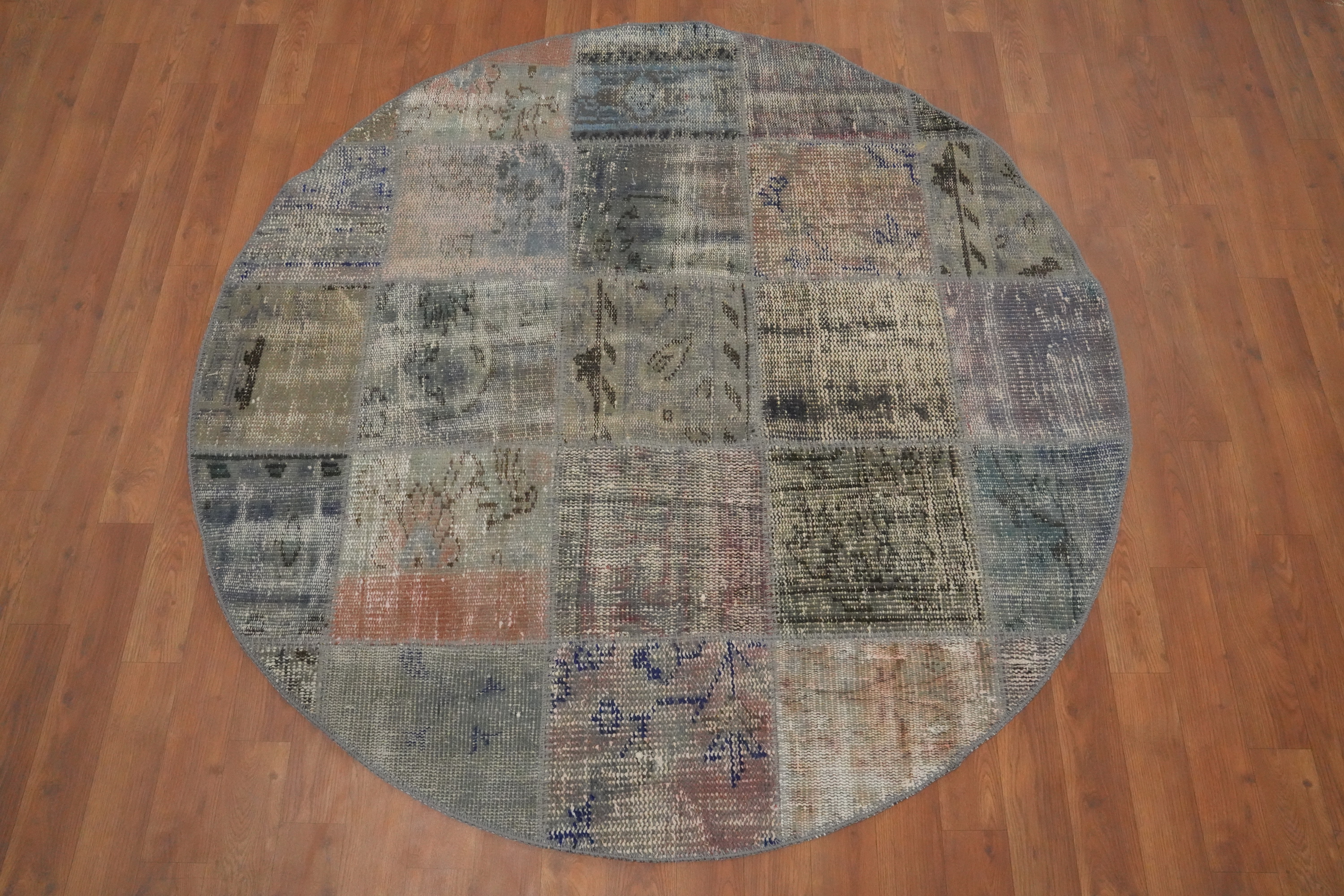 Bohemian Patchwork Round Area Rug 5x5 with Rustic and Cozy Feel Handmade Carpet - Picture 2 of 6