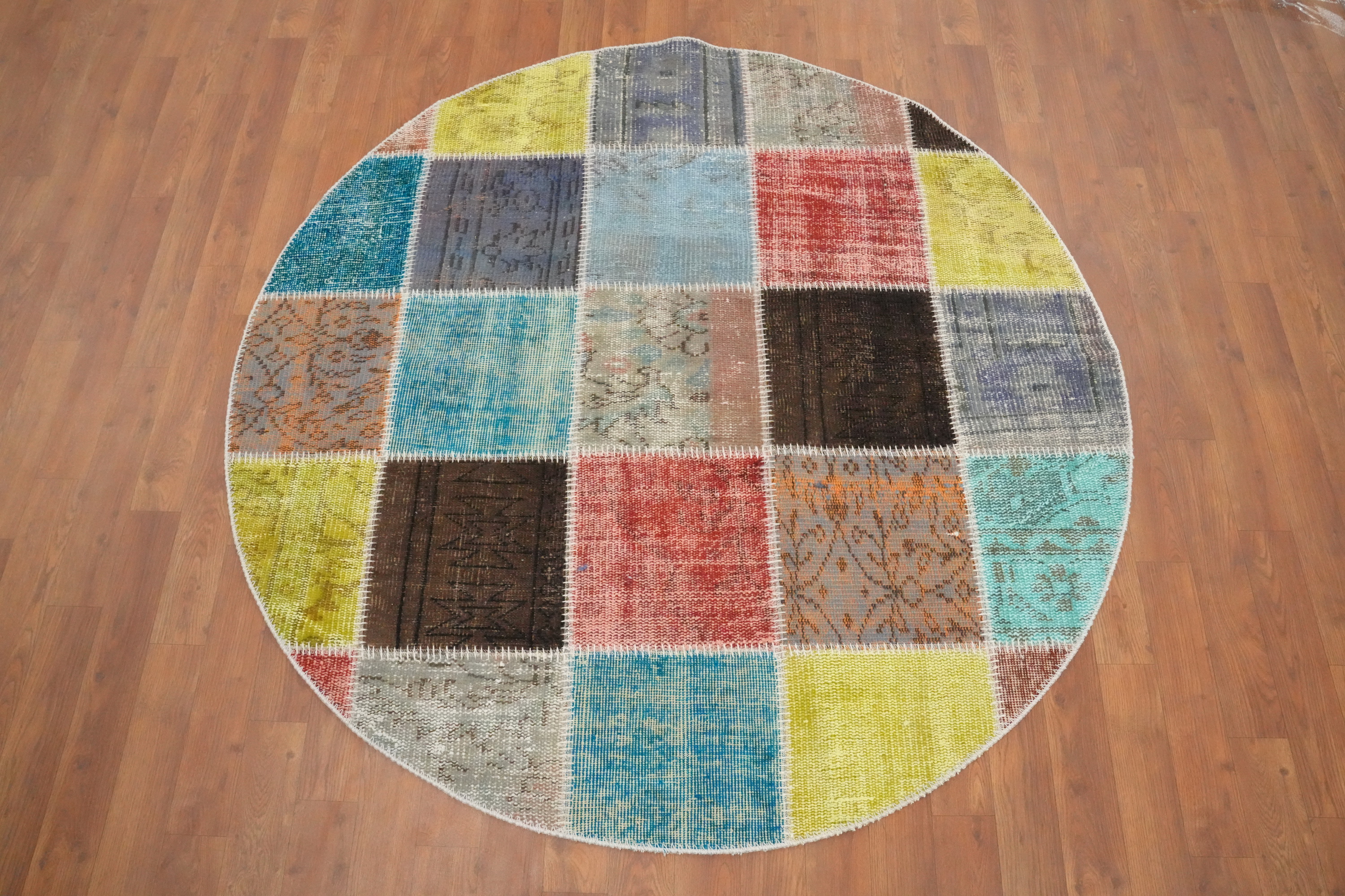 Patchwork Round Area Rug 5x5 Modern Carpet Perfect for Trendy Living Rooms - Picture 2 of 6