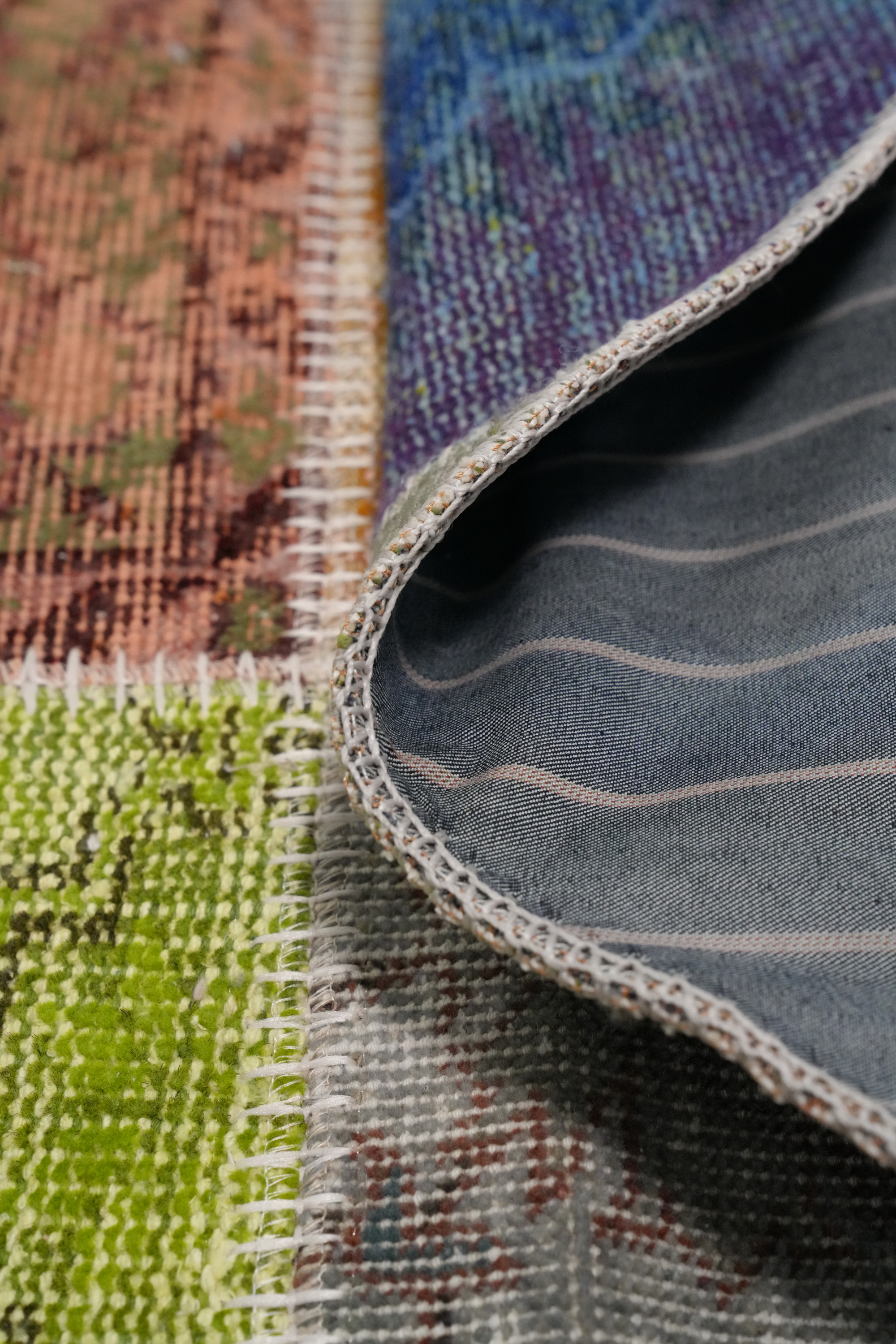 Handmade Round Rug 5x5 Modern with Patchwork Pattern for a Vibrant Living Room - Picture 4 of 6