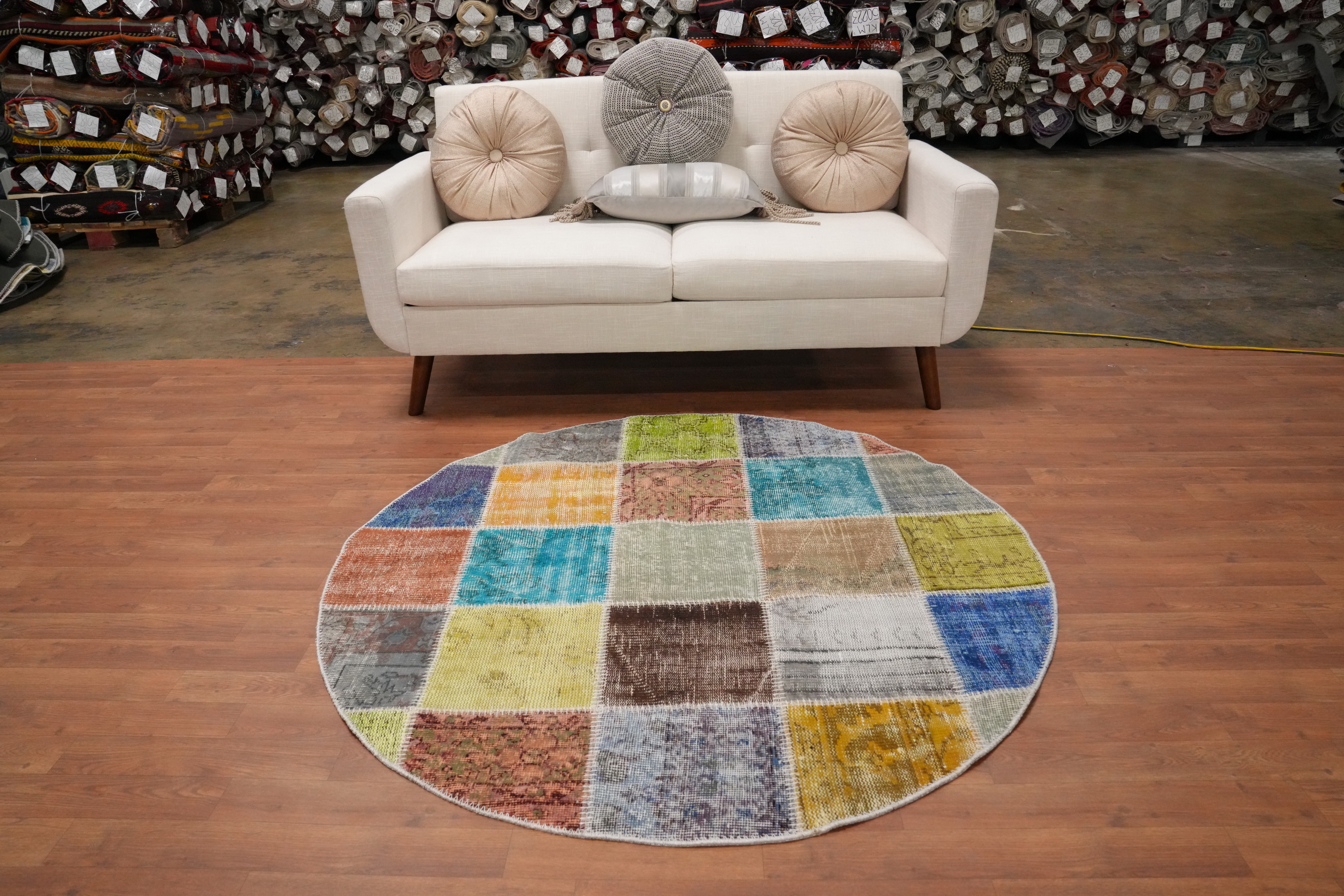 Handmade Round Rug 5x5 Modern with Patchwork Pattern for a Vibrant Living Room - Picture 3 of 6