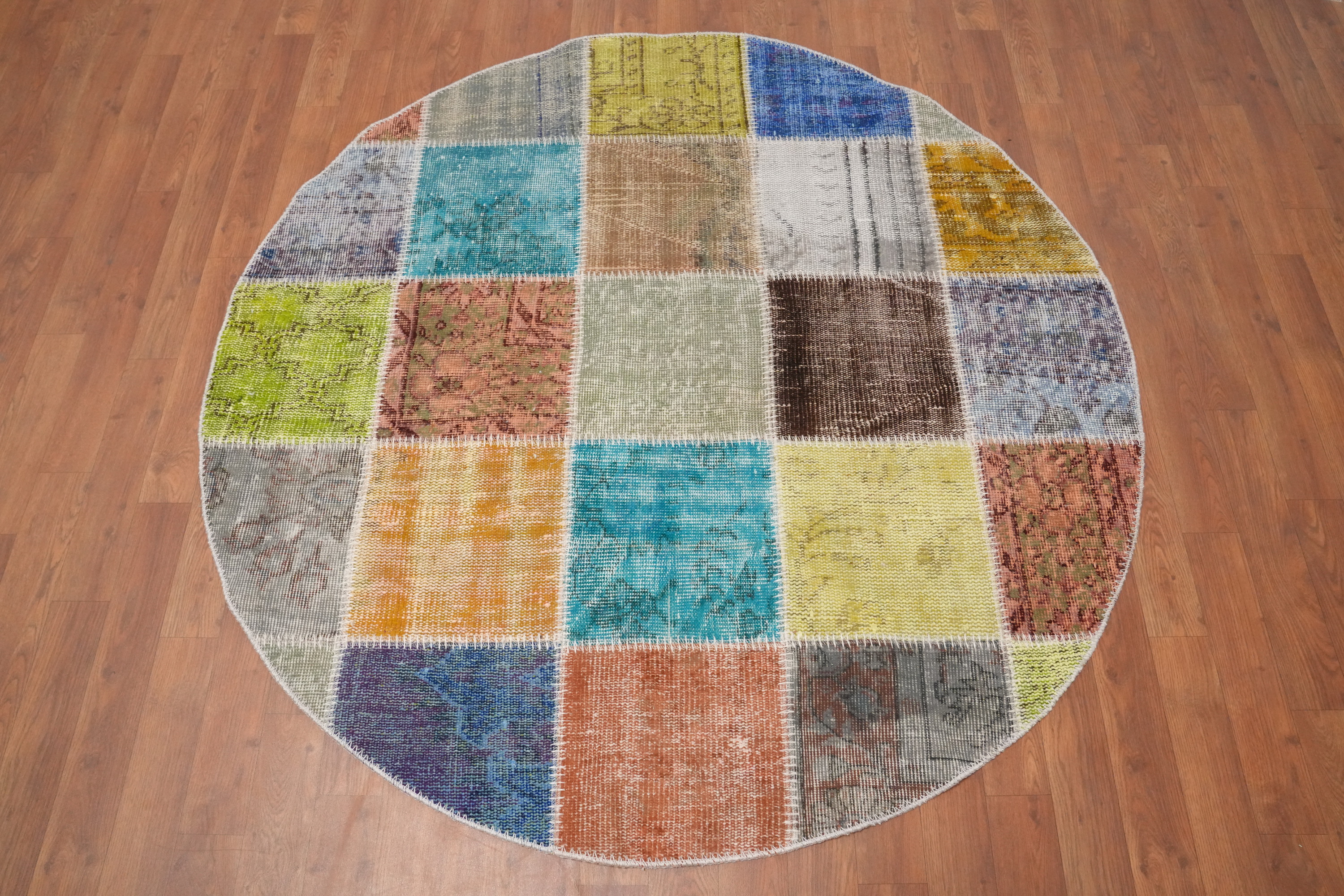 Handmade Round Rug 5x5 Modern with Patchwork Pattern for a Vibrant Living Room - Picture 2 of 6