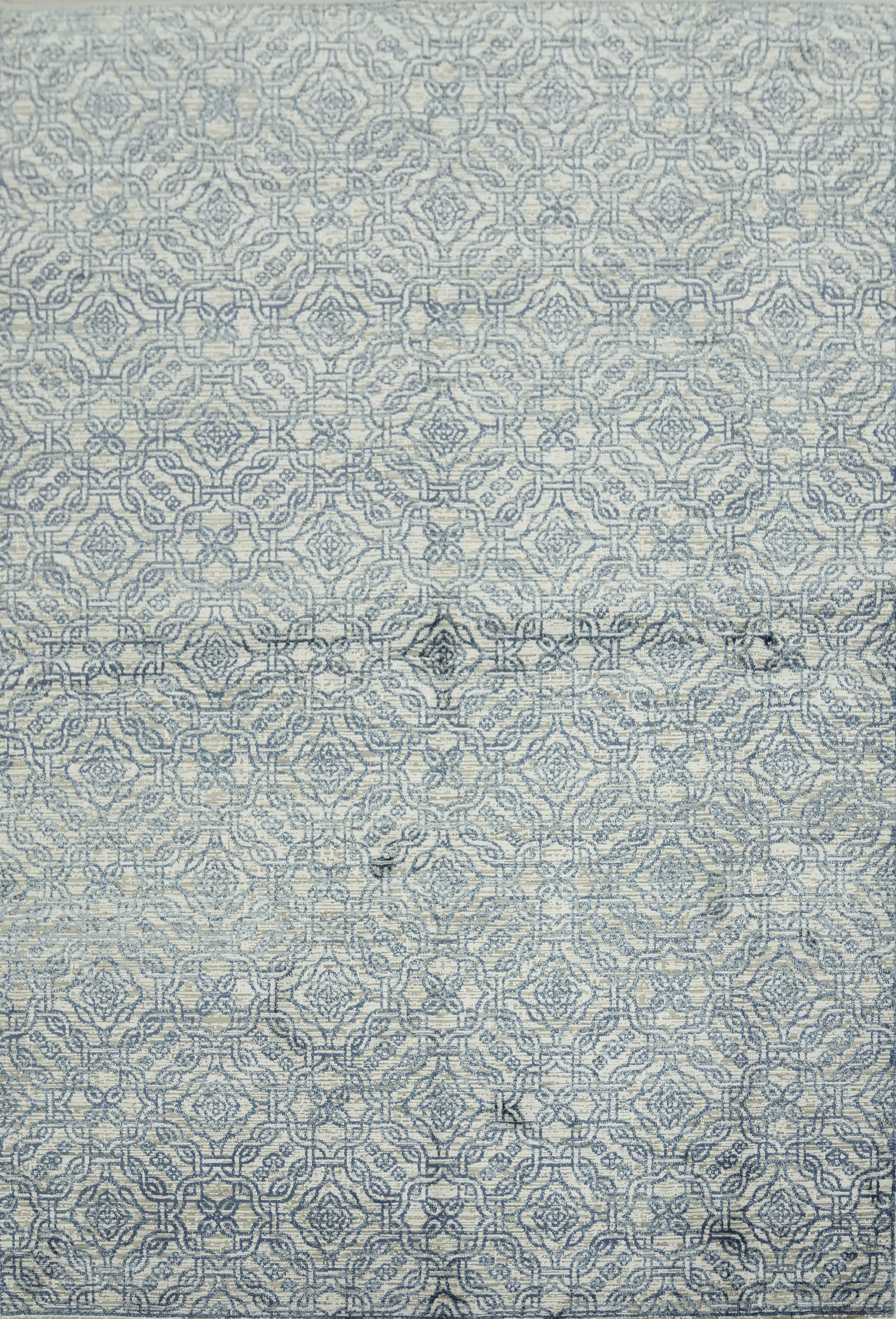 Luxurious Blue Area Rug 5×8 Classic Pattern Design for Elegant Home Decor