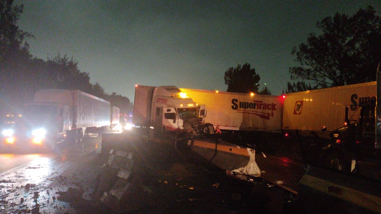 CIERRAN AUTOPISTA MÉXICOQUERÉTARO TRAS ACCIDENTE Sistema Mexiquense de Medios Públicos