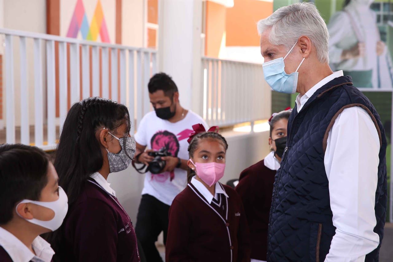 ALFREDO DEL MAZO ENTREGA RECONSTRUCCIÓN DE LA PRIMARIA "GENERALÍSIMO