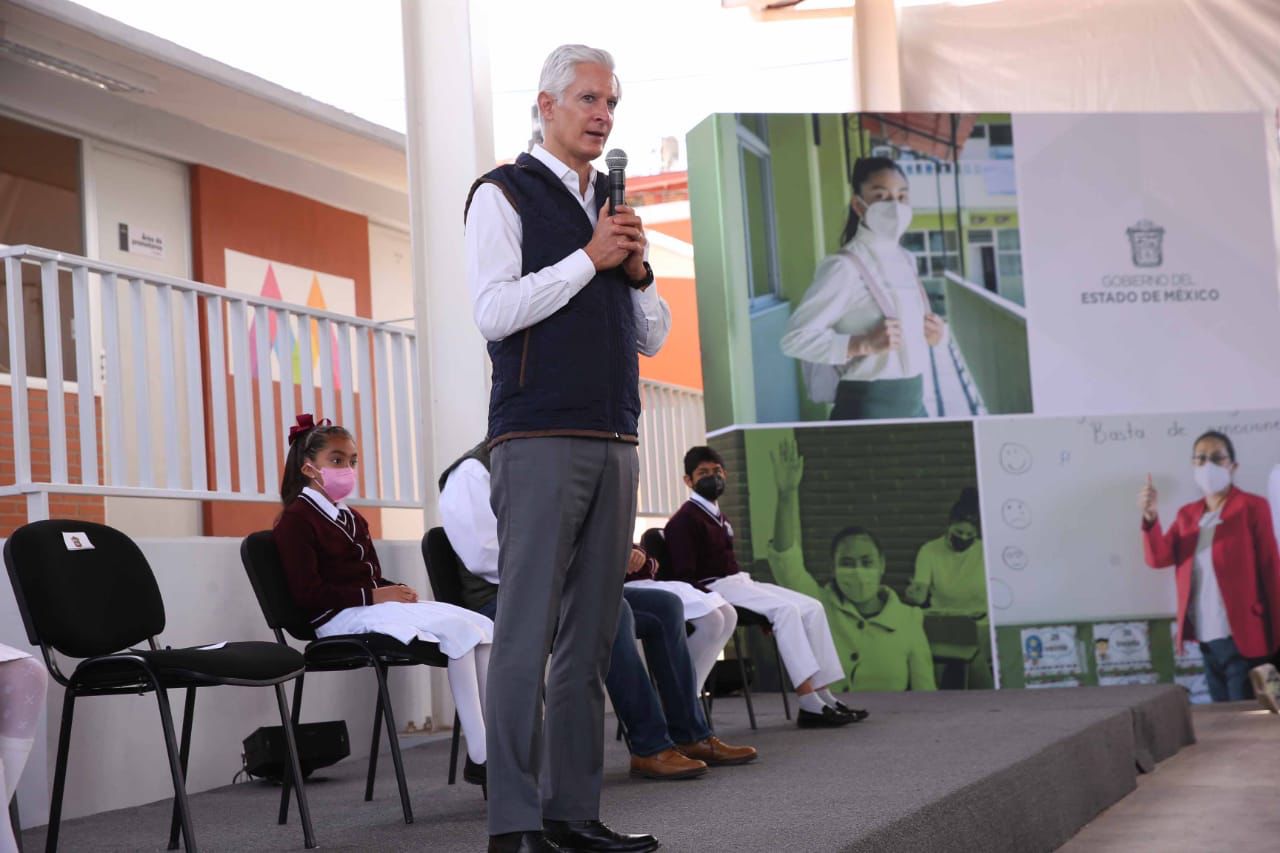 ALFREDO DEL MAZO ENTREGA RECONSTRUCCIÓN DE LA PRIMARIA "GENERALÍSIMO