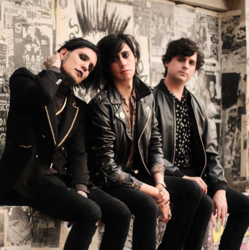 EL NEW WAVE Y EL SONIDO GÓTICO TIENEN NUEVA SANGRE EN PRISMATIC SHAPES