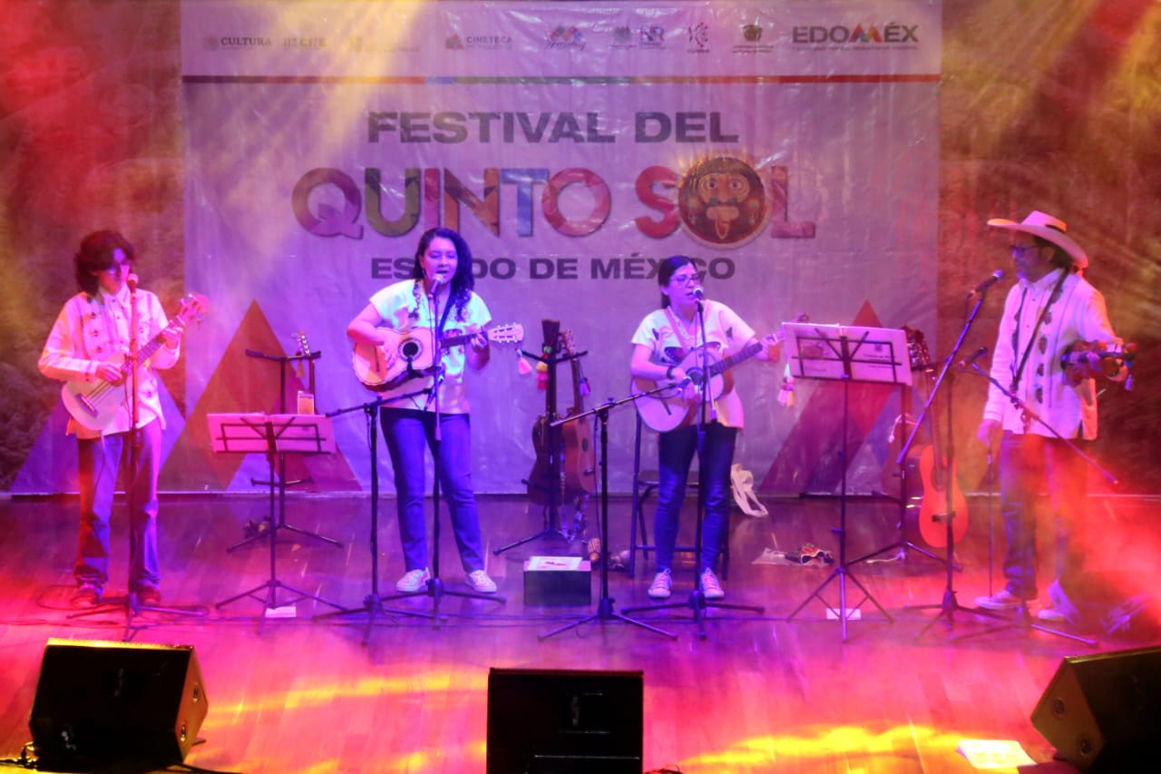 SE PRESENTA EN EL FESTIVAL DEL QUINTO SOL EL GRUPO XOCHIMANI Sistema