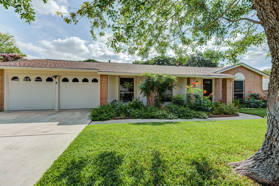 13106 Lone Shadow Trl, Live Oak, TX, 78233 Shoot2Sell