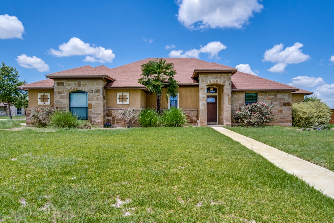 1758 Crooked Creek Dr, Pleasanton, TX, 78064 Shoot2Sell