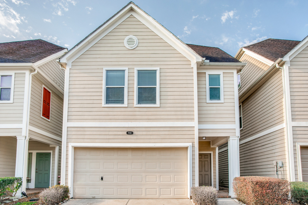 7018 Plum Creek Terrace Ln, Houston, TX 77087