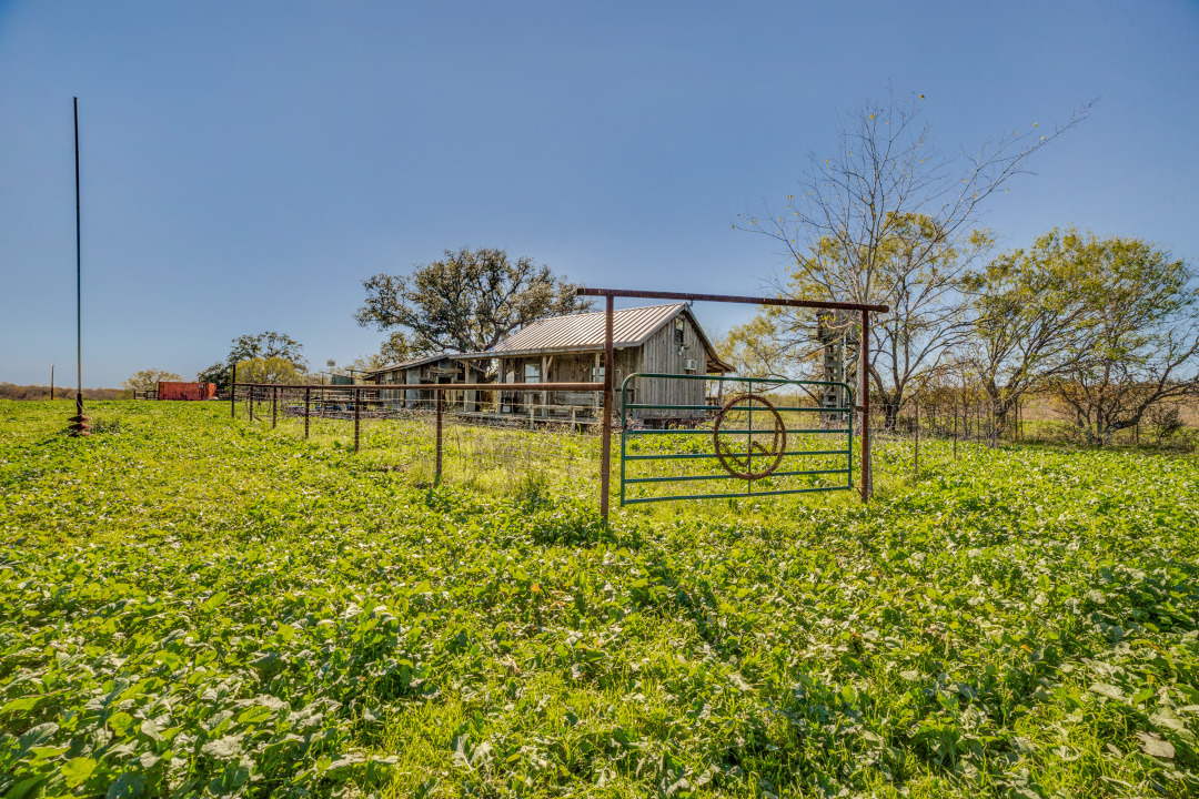 12427 Fm 621, Kingsbury, TX 78638