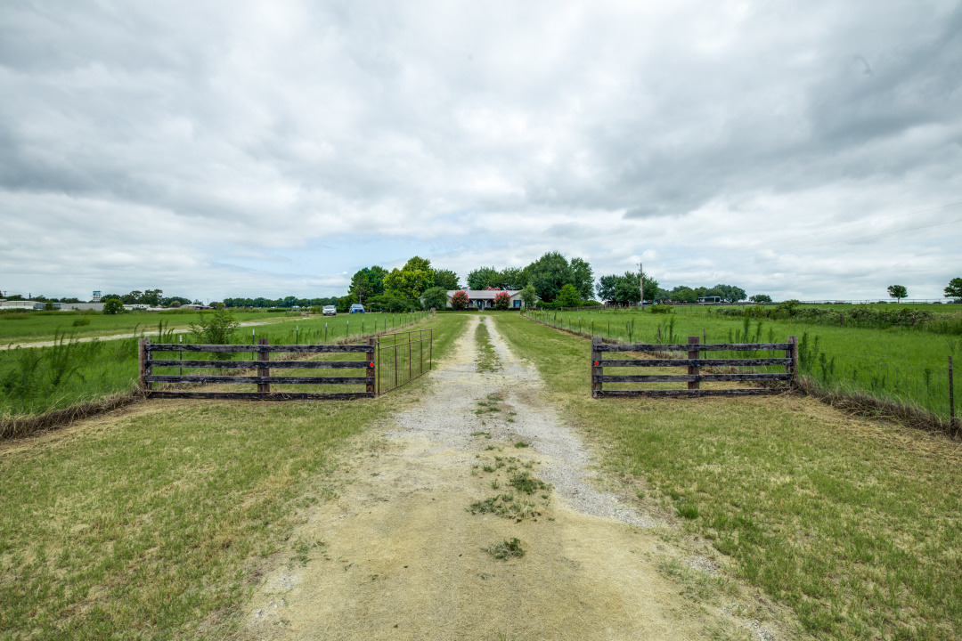 355 Baker Cut Off, Weatherford, TX 76087