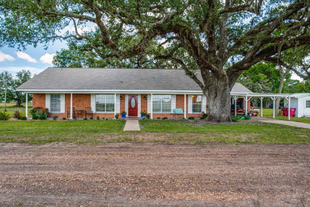 6436 Charlie Meyer Rd, Damon, TX 77430