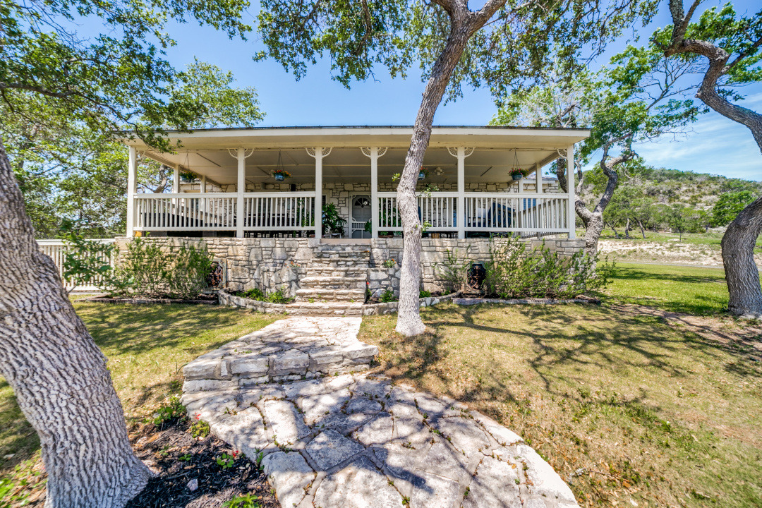 27869 Smithson Valley Rd, San Antonio, TX 78261