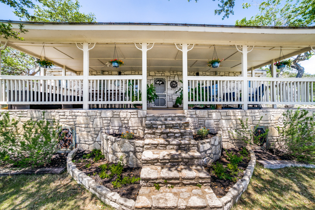 27869 Smithson Valley Rd, San Antonio, TX 78261