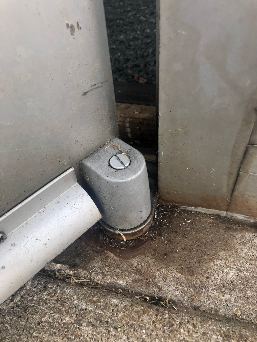 Kawneer 050323 17 Bottom Pivot Door Portion Clear Aluminum