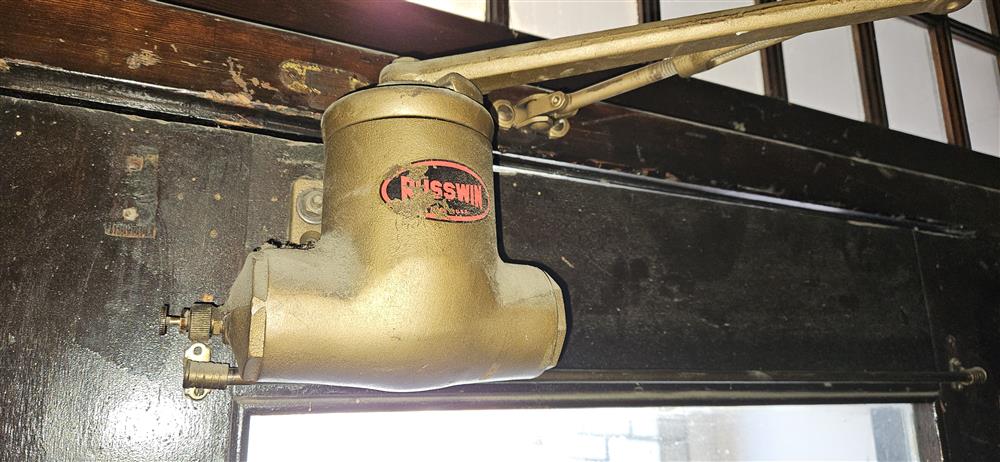 detail image for Russwin Rebuilt D Potbelly/Traditional Surface Door Closer