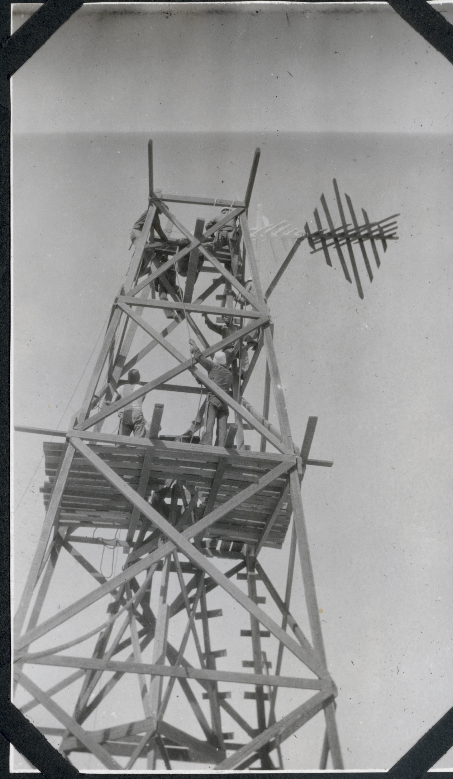 Building Station Clinic on Ticul Island