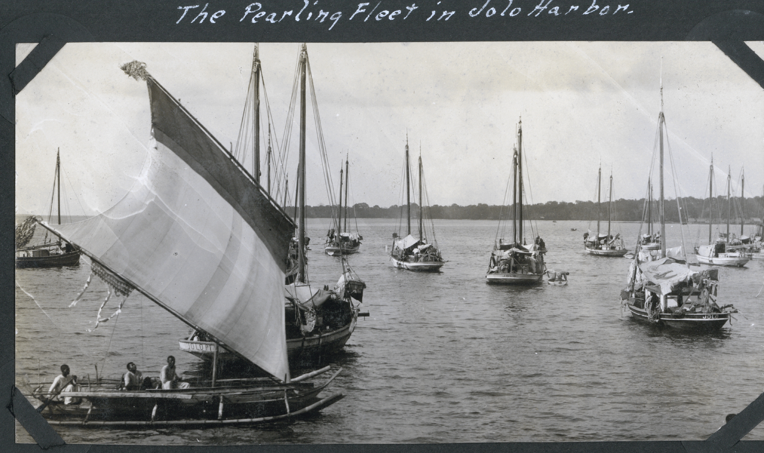 Moro vinta and the pearling fleet in Jolo Harbor