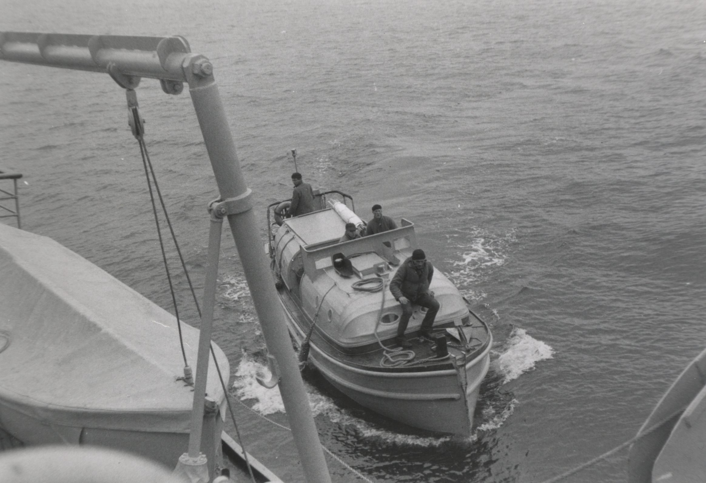 Launch approaching ship for pickup