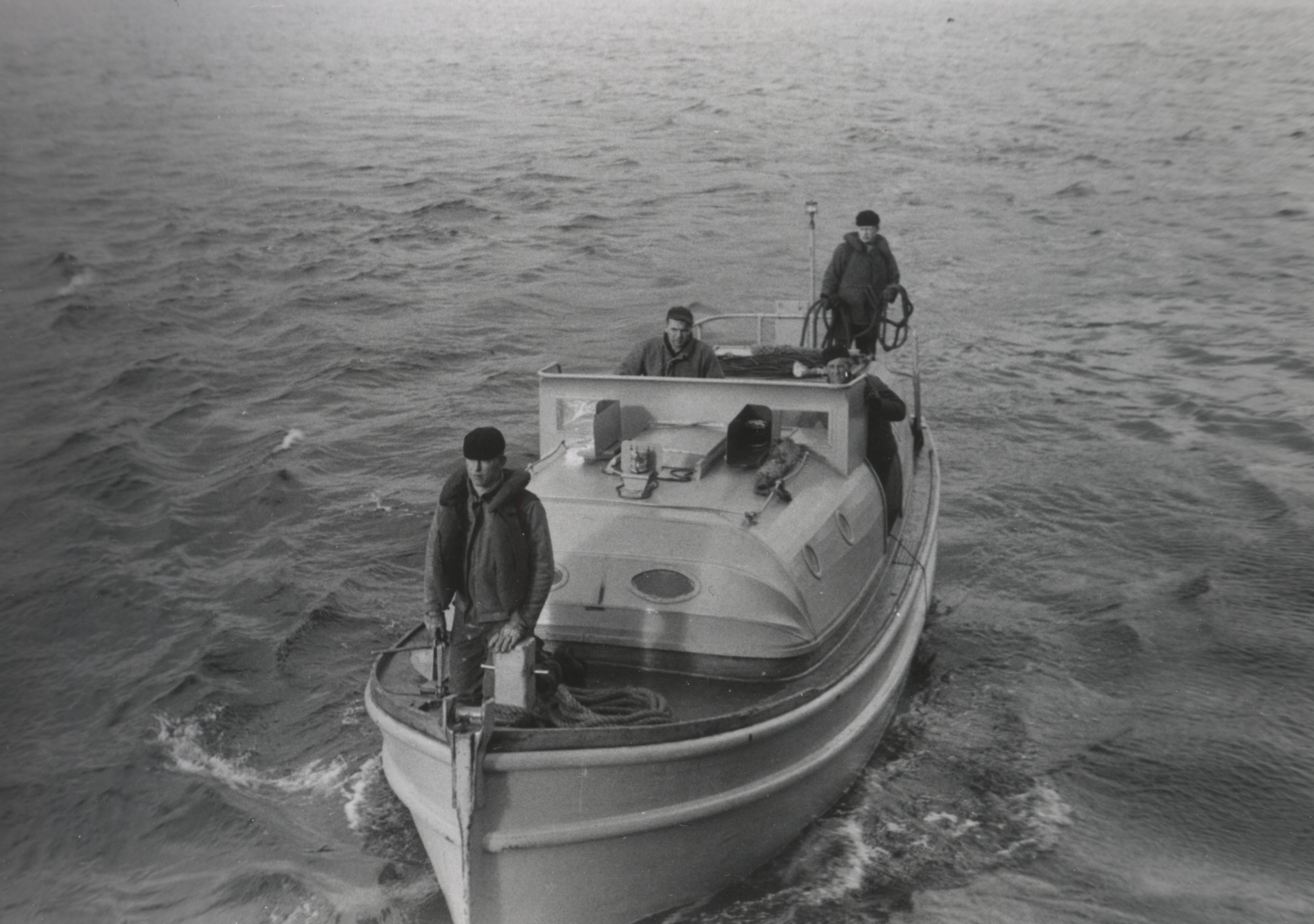 Survey launch approaching the PATHFINDER for pickup