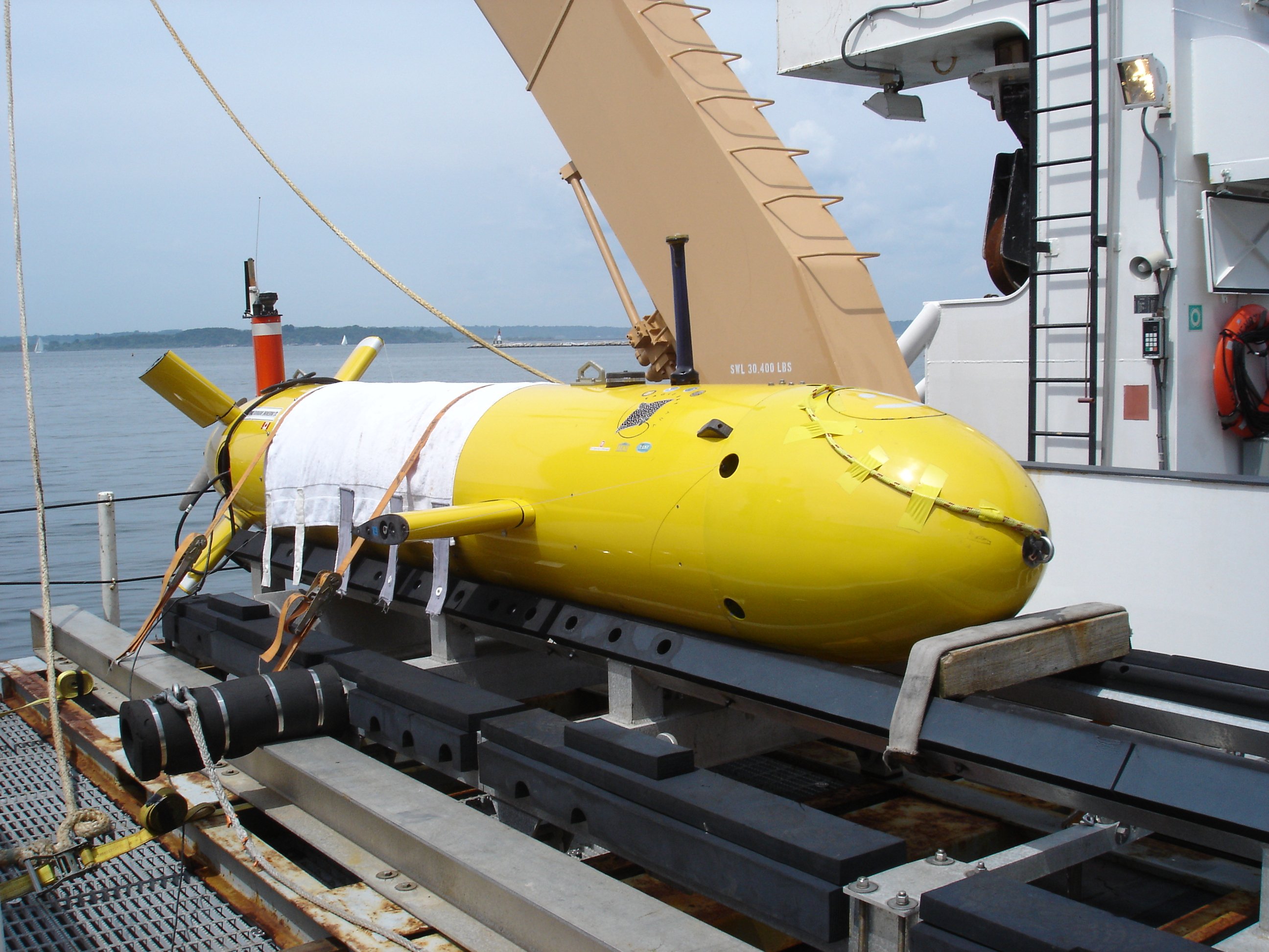 Testing the Eagle Ray AUV ( Autonomous underwater vehicle) from the NOAAShip HENRY BIGELOW