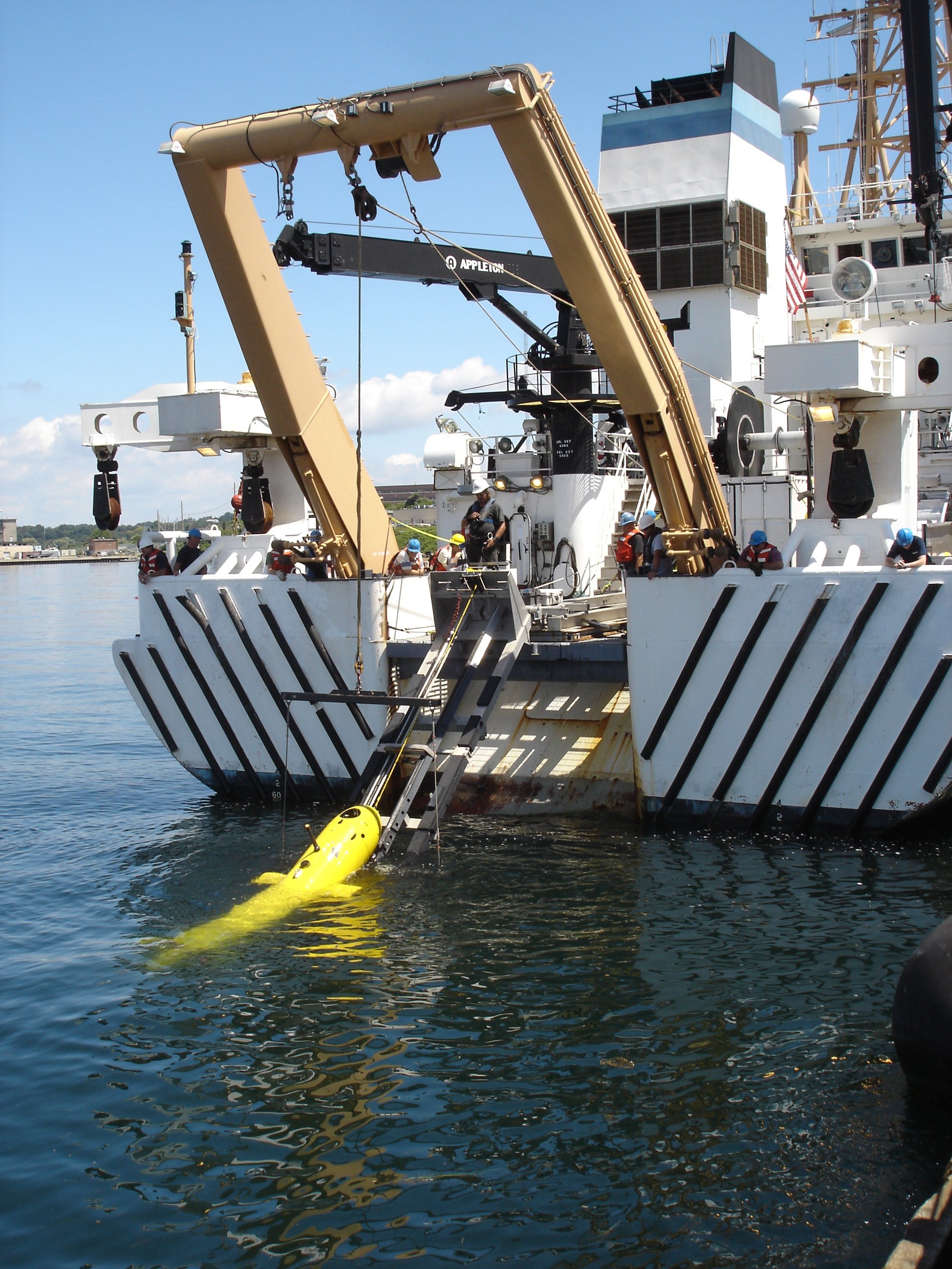 Testing the Eagle Ray AUV ( Autonomous underwater vehicle) from the NOAAShip HENRY BIGELOW