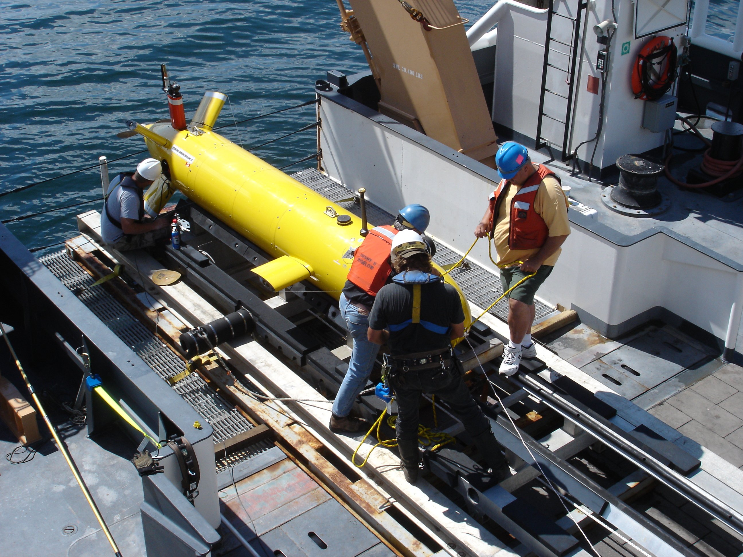 Testing the Eagle Ray AUV ( Autonomous underwater vehicle) from the NOAAShip HENRY BIGELOW
