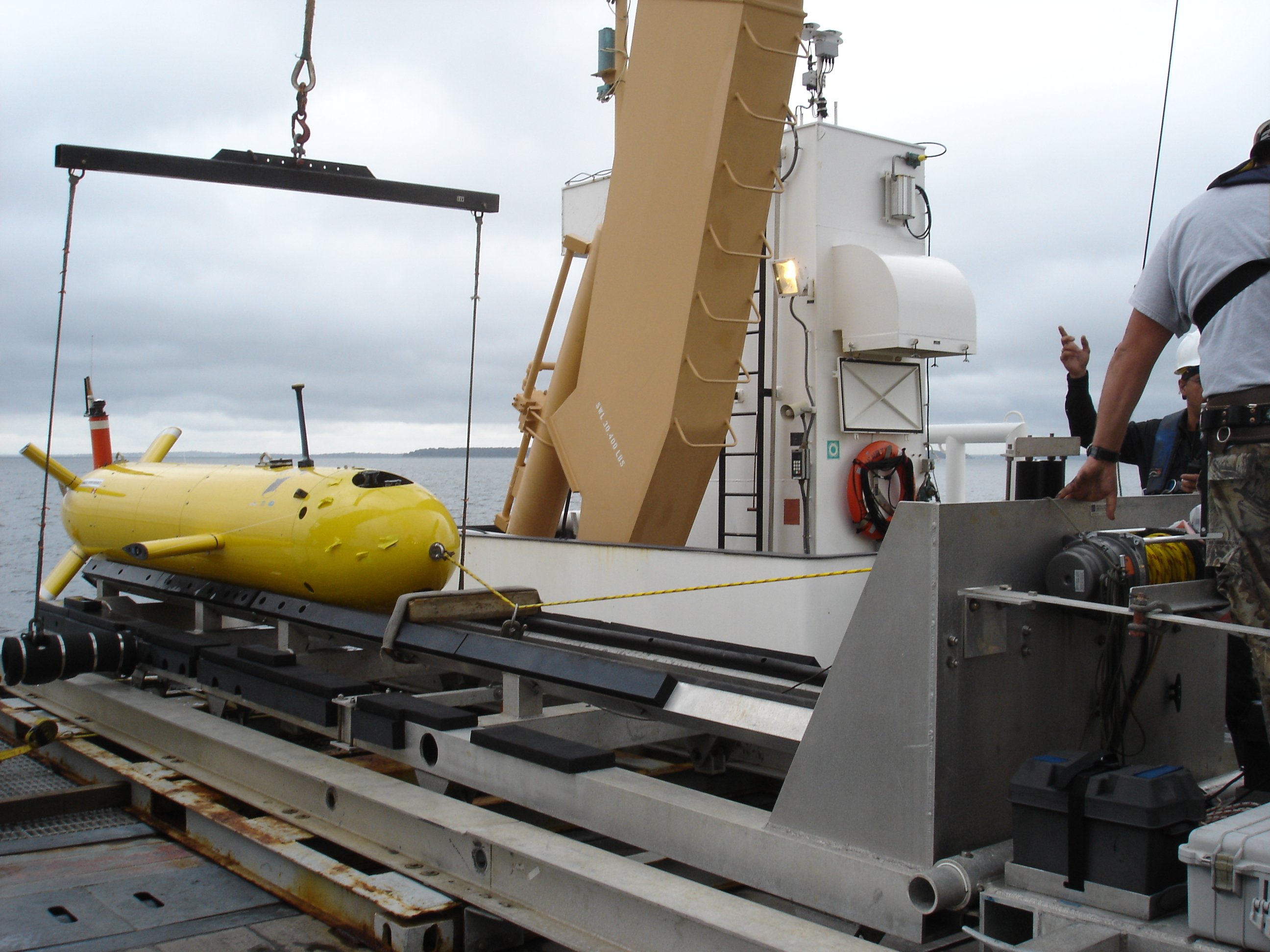 Testing the Eagle Ray AUV ( Autonomous underwater vehicle) from the NOAAShip HENRY BIGELOW
