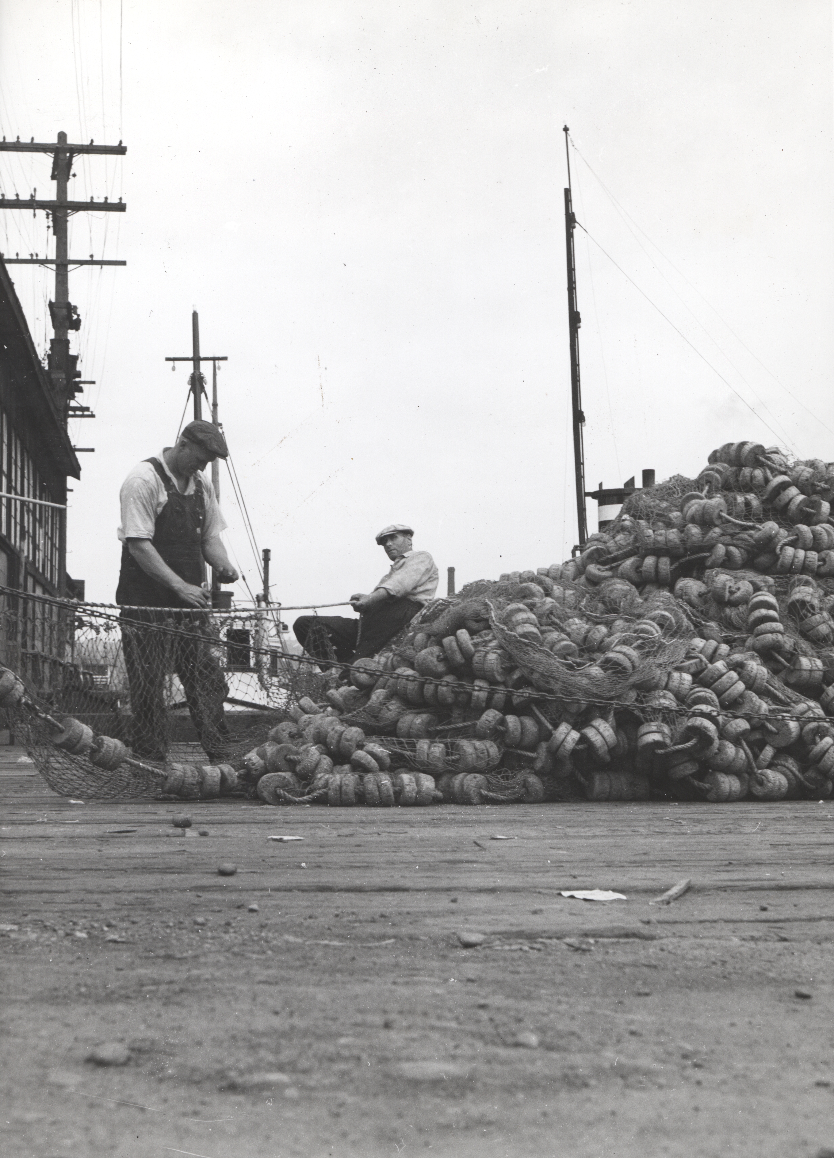 Preparing a salmon purse seine for the next trip