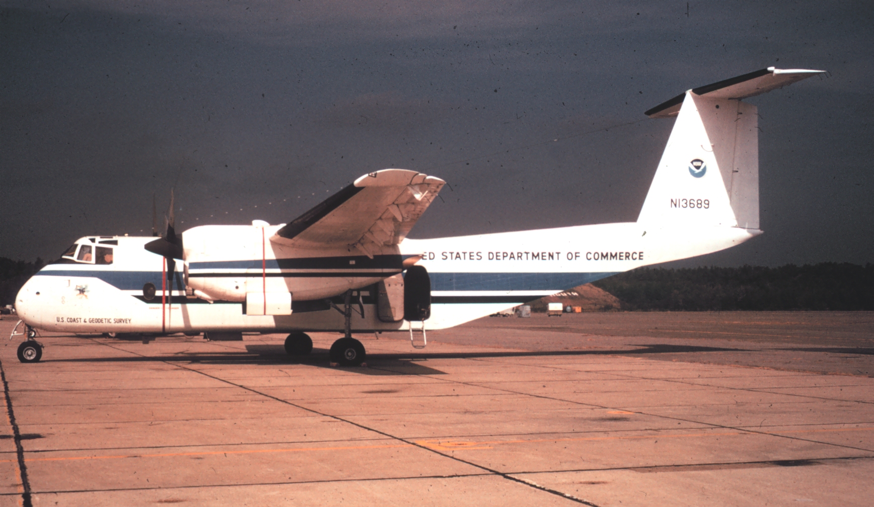 Dehavilland Buffalo N13689 on the tarmac