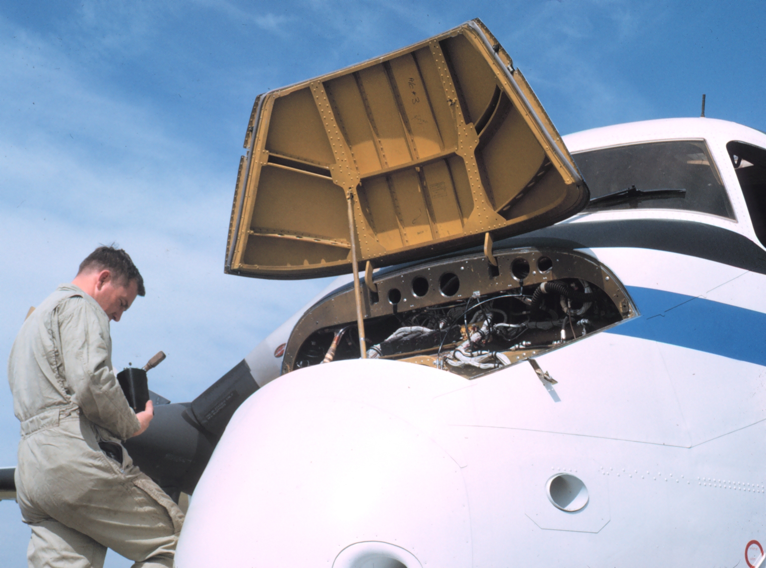 Performing maintenance on NOAA de Havilland Buffalo N13689