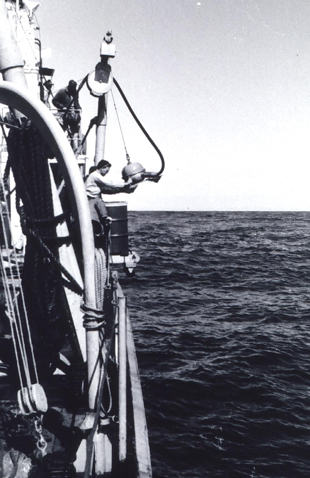 Deploying bottom mounted gravity meter off of BOWIE