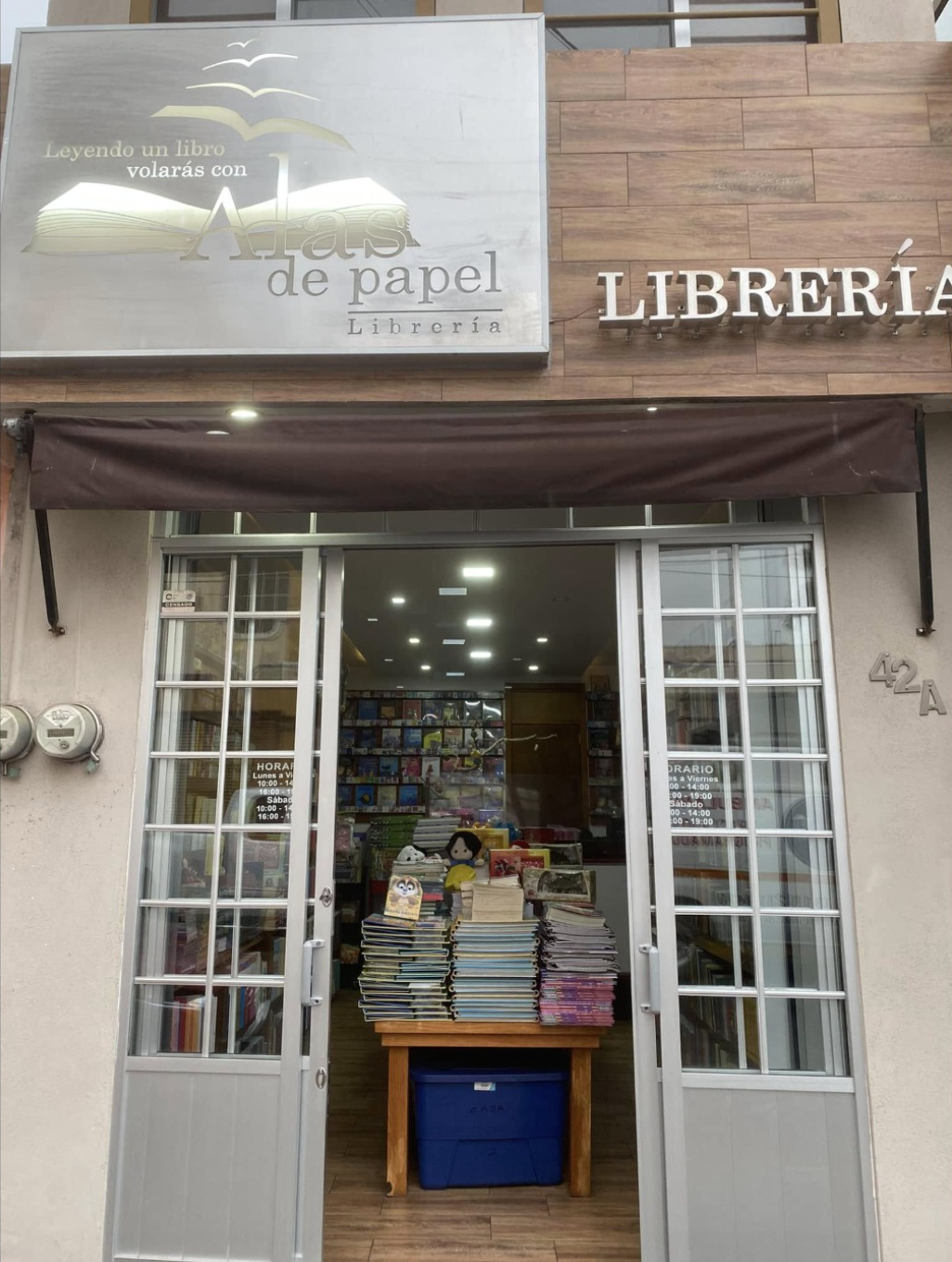 LIBRERÍA "ALAS DE PAPEL"