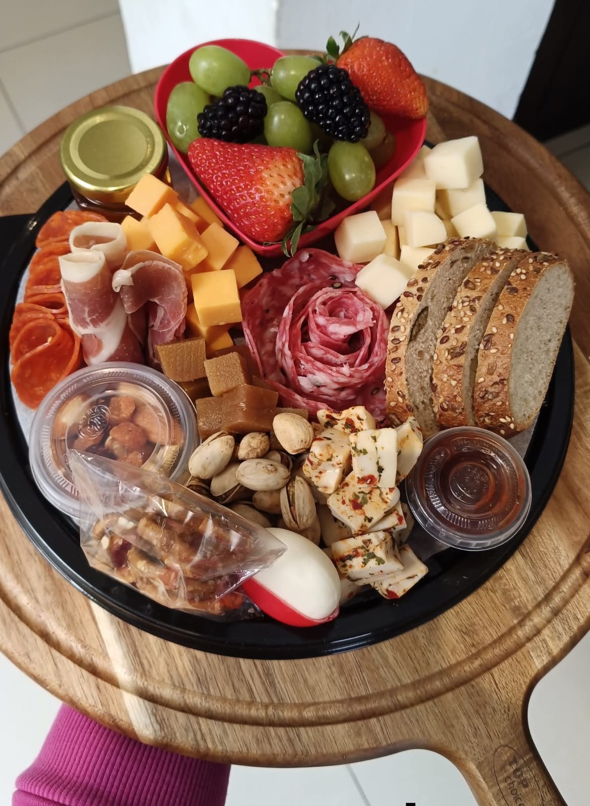 Tablas gourmet de quesos y charcutería para tus reuniones